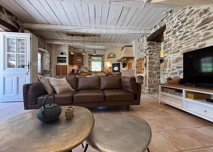 Renovated Stone House, Quiet, With View, Pool *
