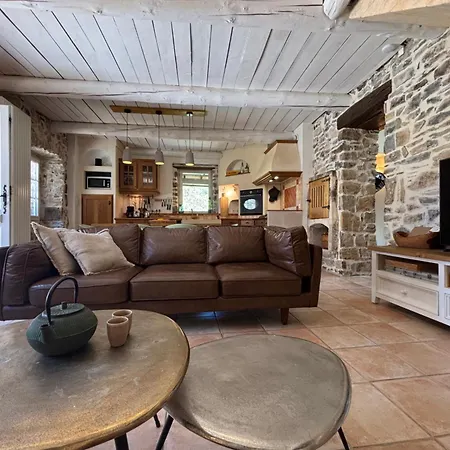 Renovated Stone House, Quiet, With View, Pool *